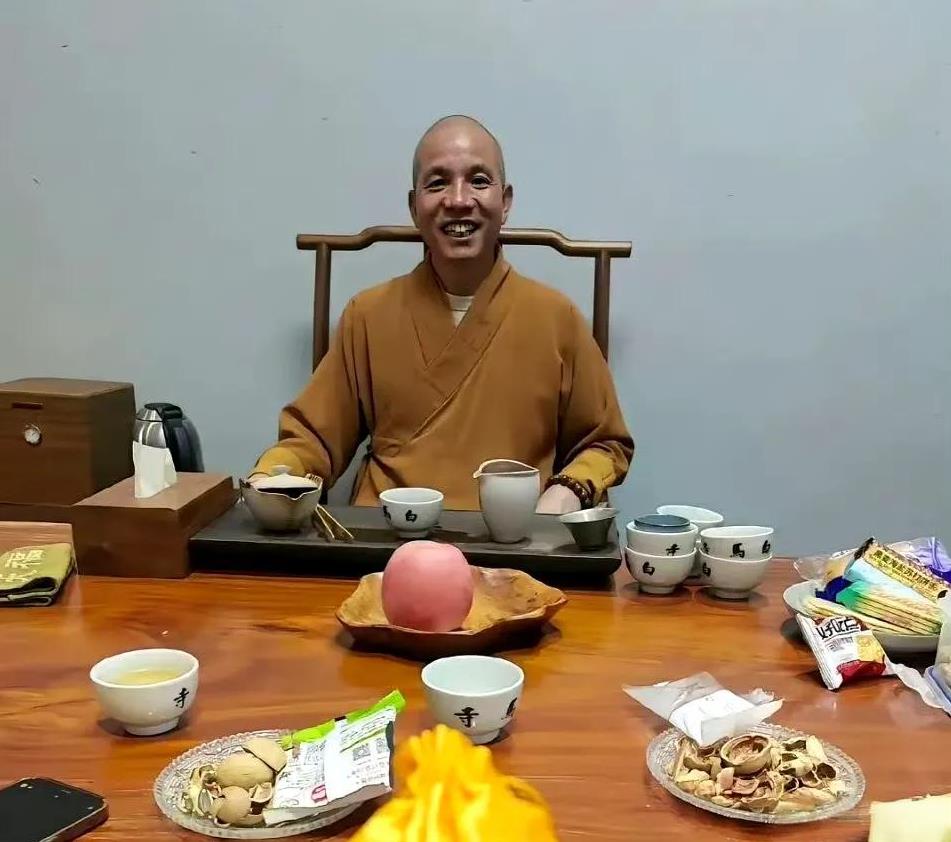 从面相做派看，生活简朴不爱摆谱的新少林方丈印乐大和尚和前任区别大，属于两种人设，
