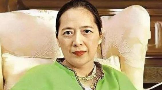 1992年，刘銮雄向宝咏琴提出了离婚，宝咏琴提了三个条件：“第一，给我买一部私人