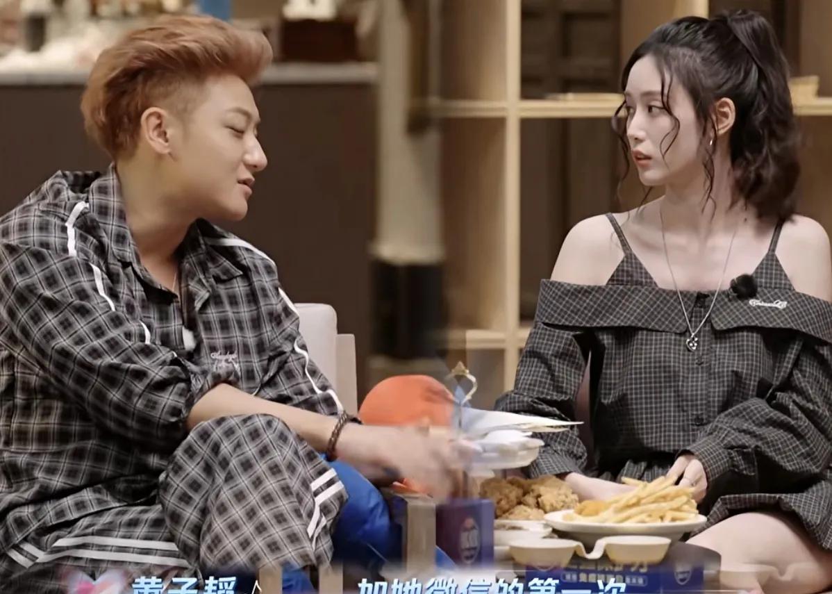 黄子韬公开初见徐艺洋内心想法，说：“加她微信的第一次，我看到她的那张脸，我说这个