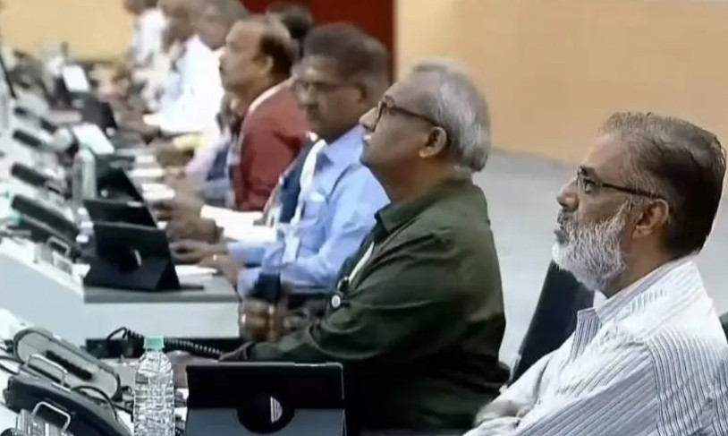 一个是印度的航天发射指挥中心（图1），一个是中国的航天发射指挥中心（图2）。前