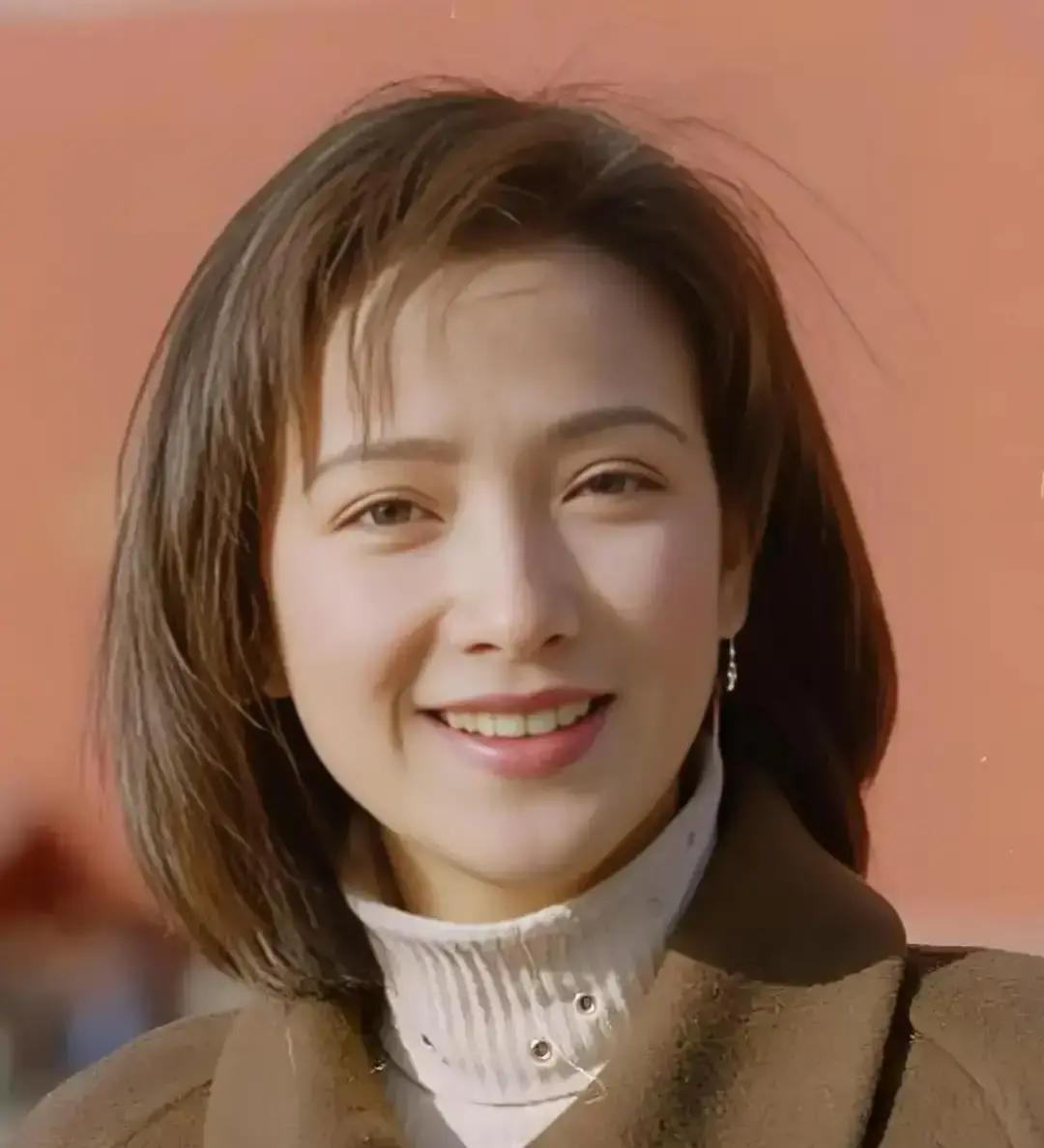 她一张脸，统一了中国人30年的审美记忆。不是四个角色，是四部名著的血肉都钻