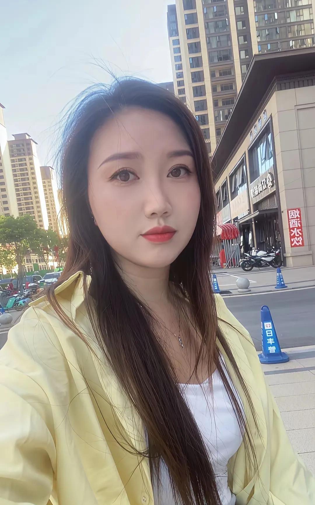 我认识个女朋友，认识快半年，提出要买个车，（我自己是有车的，汉ev全款的）她说自