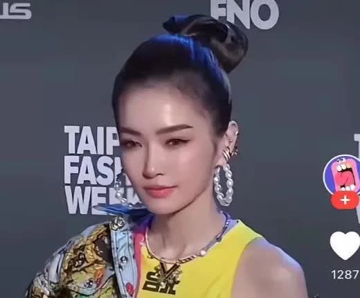 谁能相信这个元气满满的“25岁少女”，竟然是52岁还生过孩子的谢金燕？！这状态简