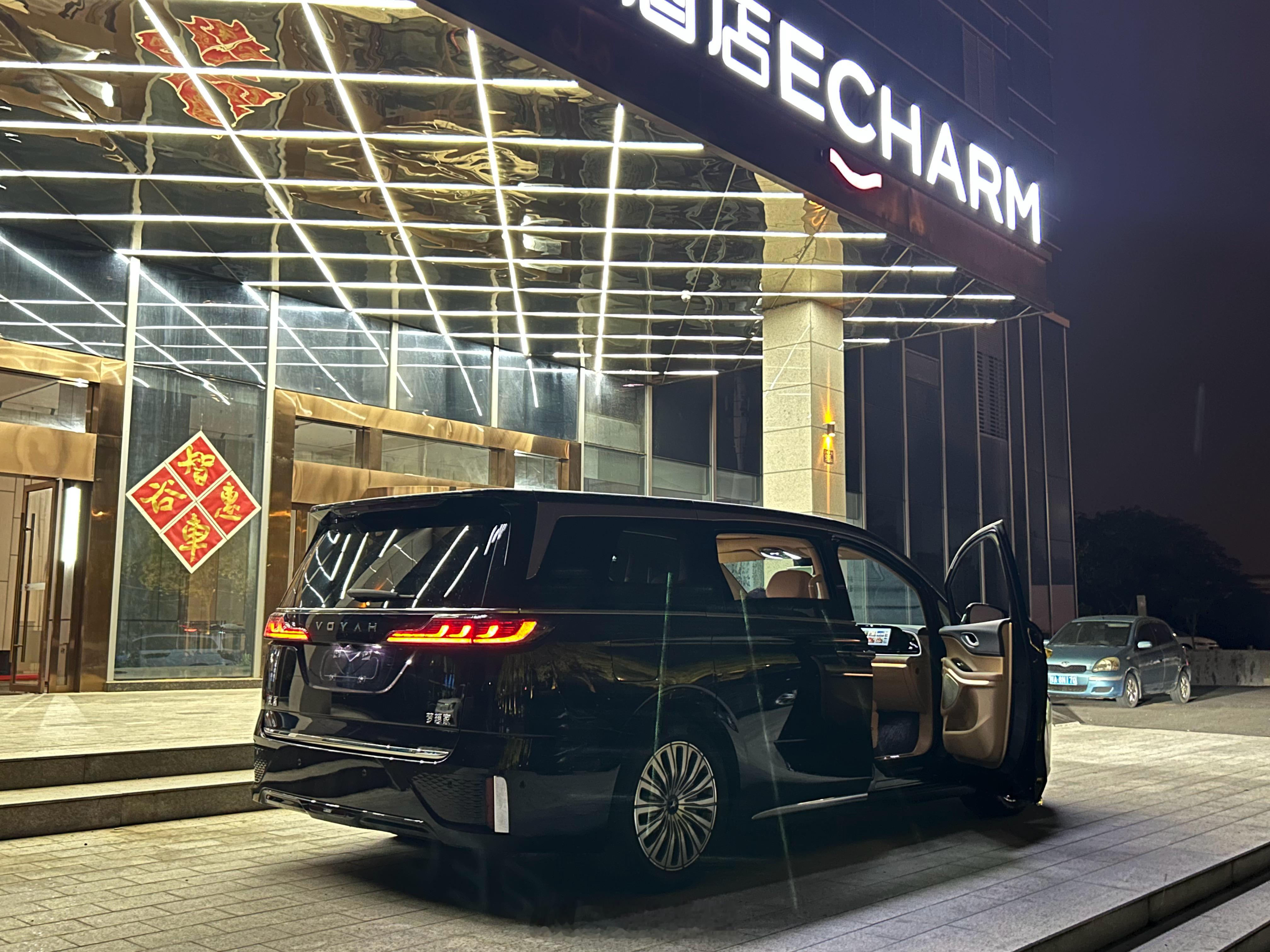 深夜把车送到酒店门口给客户看这如果没成交，兄弟们说怎么办[doge]​​​