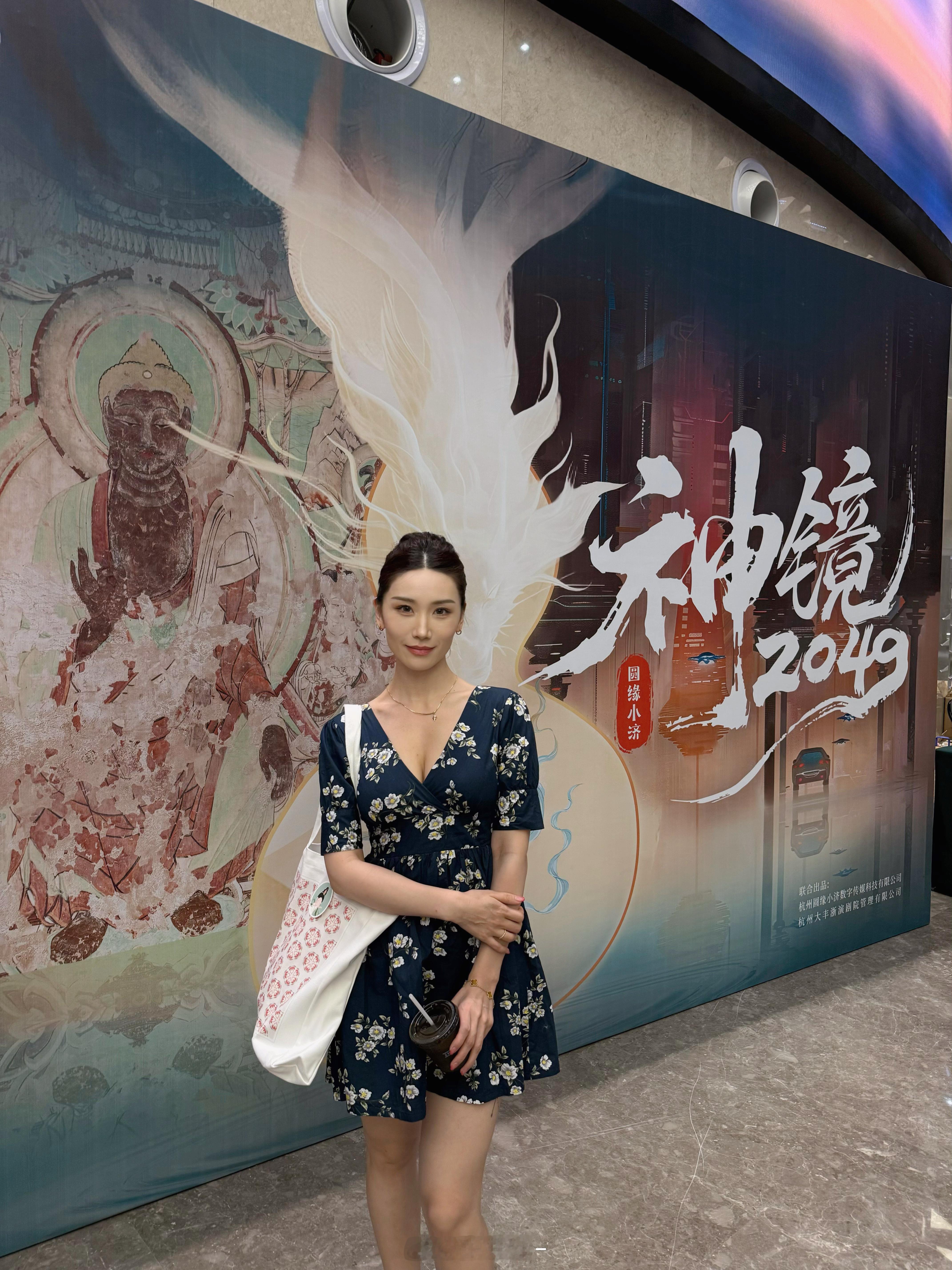 话剧舞台的魅力是隔着屏幕无法比拟的看过就会爱上现场演出的魅力🎥圆缘小济神镜20