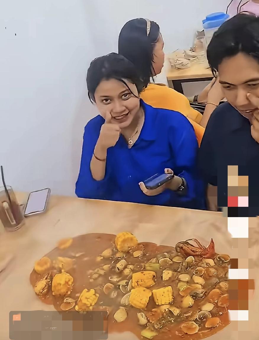 印度人做完饭菜，直接就倒在桌子上，拿桌子当盘子当碗了，刨花板做的桌子，都是甲醛呀
