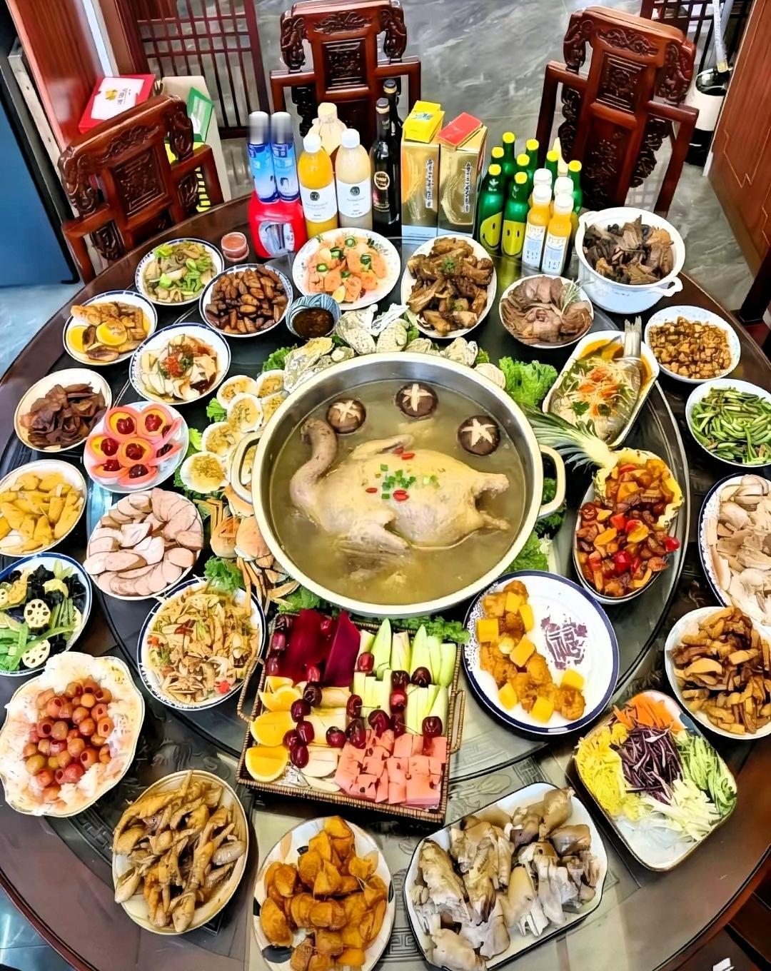 我婆婆在家族群里，扔了颗“原子弹。​我婆婆在群里说：“今年过年，大家不用上门了