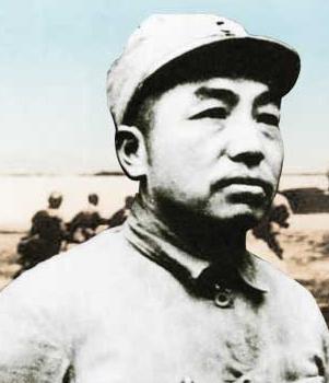 1957年的一次军委会议上，彭德怀在大会上指着刘伯承怒骂：“不要忘了，红军时期，