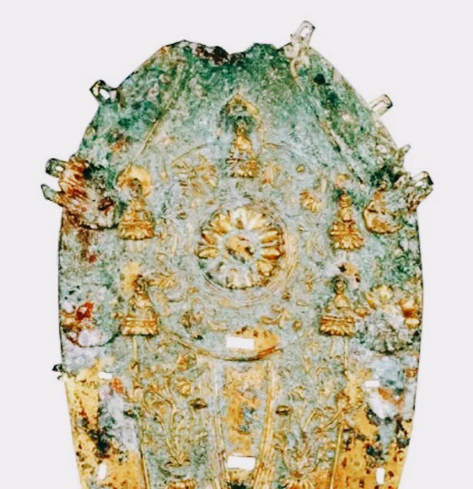 1984年，泰安一农民，挖出一18斤铜锈疙瘩，觉得没用，便送到博物馆，谁知工作人