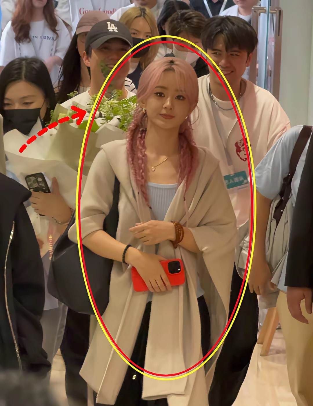 老天奶...没人觉得这姐恐怖吗