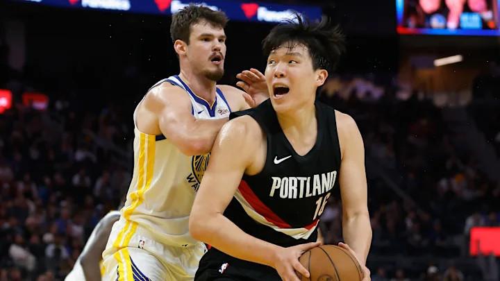 杨瀚森NBA首秀仅4分4板6犯！开拓者遭勇士血洗，新赛季前景堪忧？