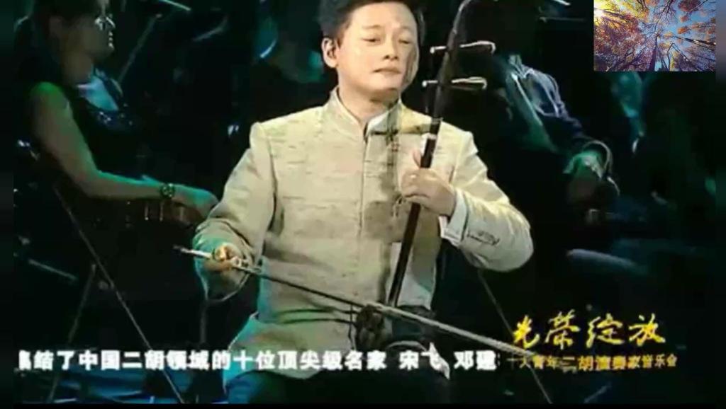 二胡独奏 打开 中年大妈街头吉他弹唱《橄榄树》空灵纯净的好嗓音,真