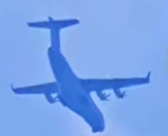 这个可能是将来我国产量最大的有人飞行器了...有点像图95的同轴双桨...战术运