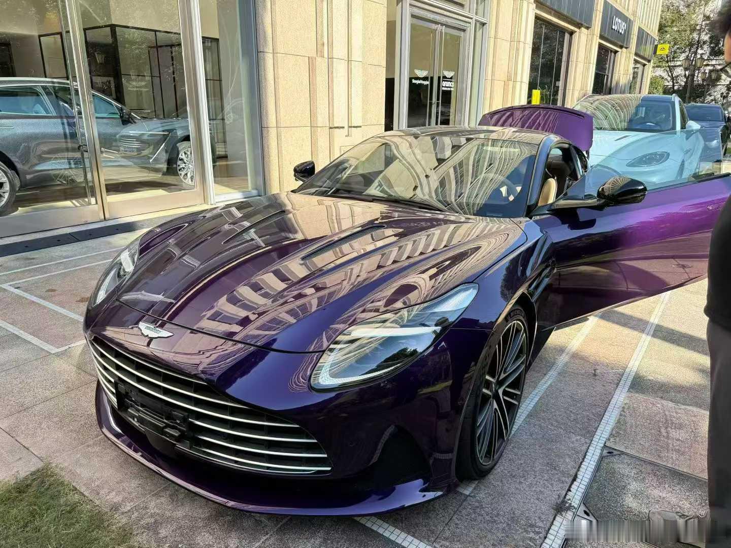 阿斯顿马丁DB12coupe、选赛椅的好像就少了，赛椅，碳顶，选配85w+，2