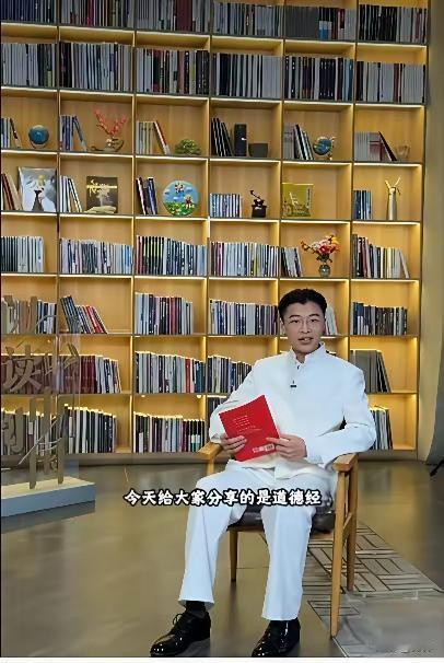 我赌他连字都认不全。