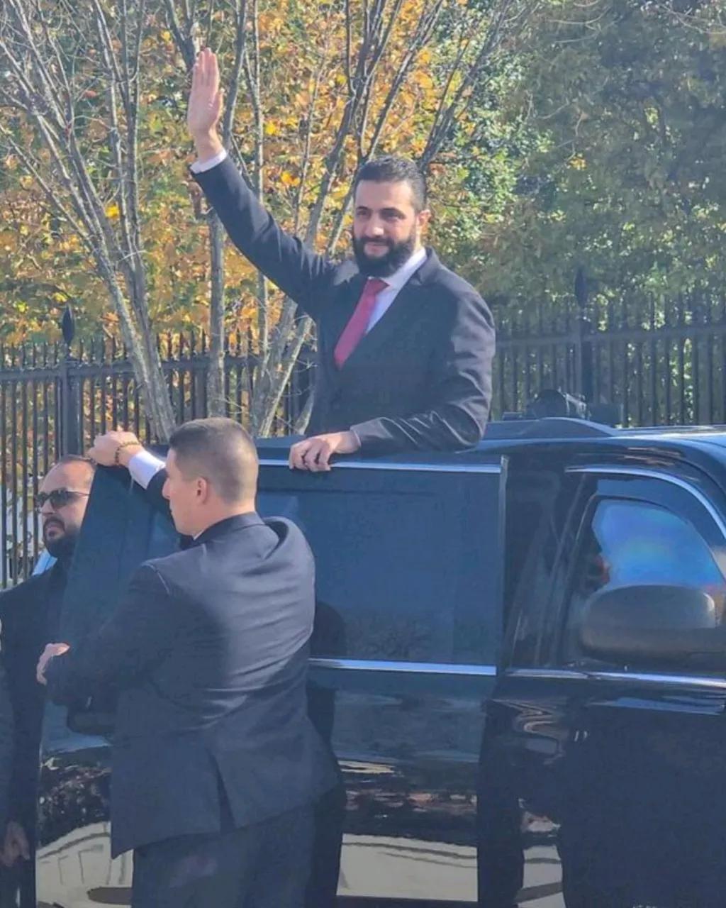 欧洲新闻网报道，当地时间11日，叙利亚过渡政府总统沙雷，在美国接受采访时明确表示