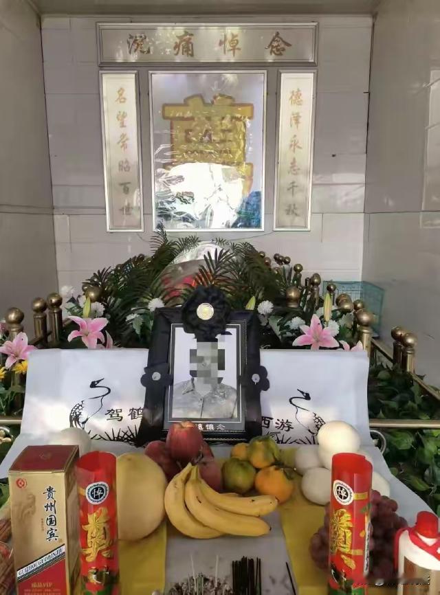 宁夏，李先生将母亲接来帮忙带孩子，谁知母亲刚来一个多月，出门扔垃圾时竟无缘无故被