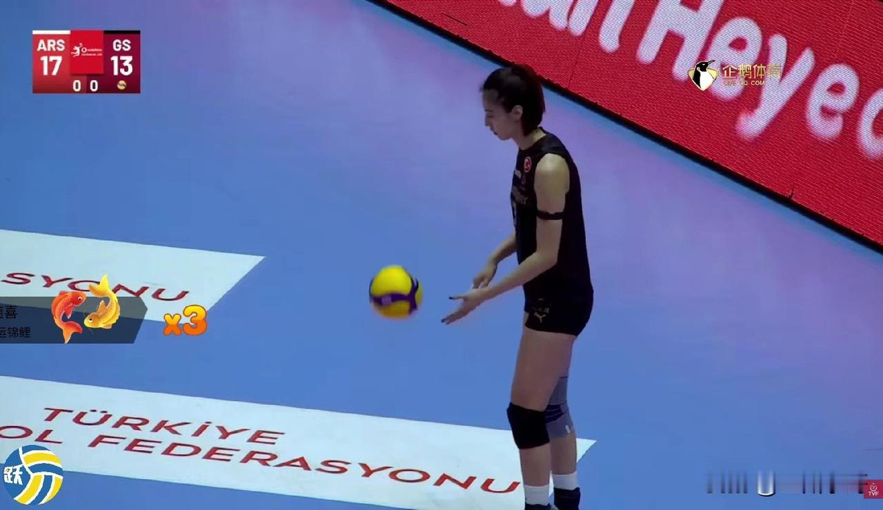 王媛媛首发第一局得4分，开局王媛媛和二传纳兹媛配合稍显生疏，两个球都没发上力。好