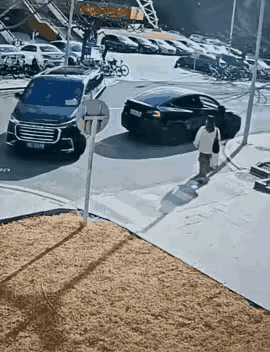 这招可以，上班打卡时间一到就上桩，[作揖]