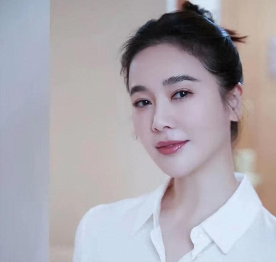 被绯闻耽误的实力派，因为女儿跳舞又上热搜不查不知道，一查吓一跳！！！左小青