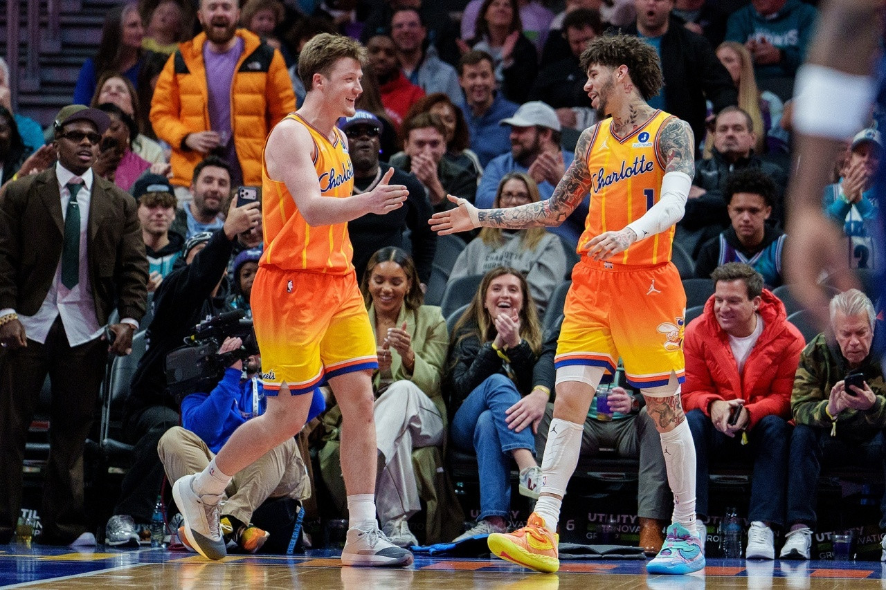 黄蜂过去19场比赛赢下其中16场，已经连续6场至少赢下15分，自2017-18赛