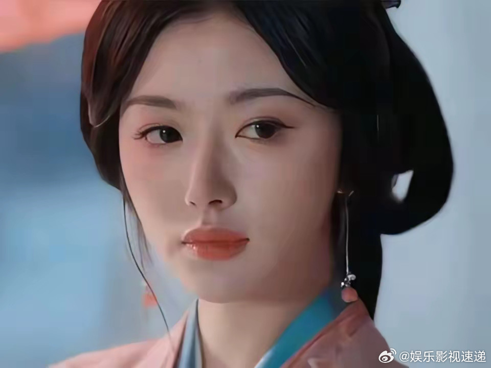 《折腰》里四大美人排序：第四名：郑楚玉。眼睛好看，但厚嘴唇不好看，有大嘴姚晨的感