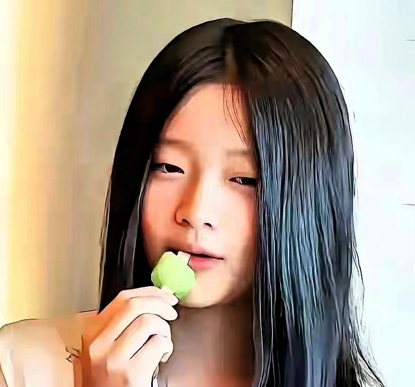 谁能想到，一场普通小学毕业典礼，牵动着北京与台北两地的心。汪小菲搁置新店开业事务