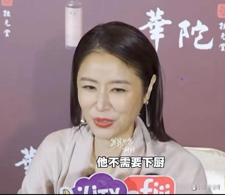 记者:霍建华会做饭吗？林心如:他说他只会煮水饺记者:那你没吃过他