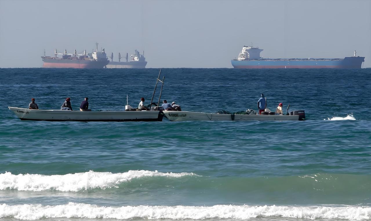 特朗普又玩“极限施压”老把戏：嘴上要炸，手却发抖，伊朗根本不吃这套！特朗普这