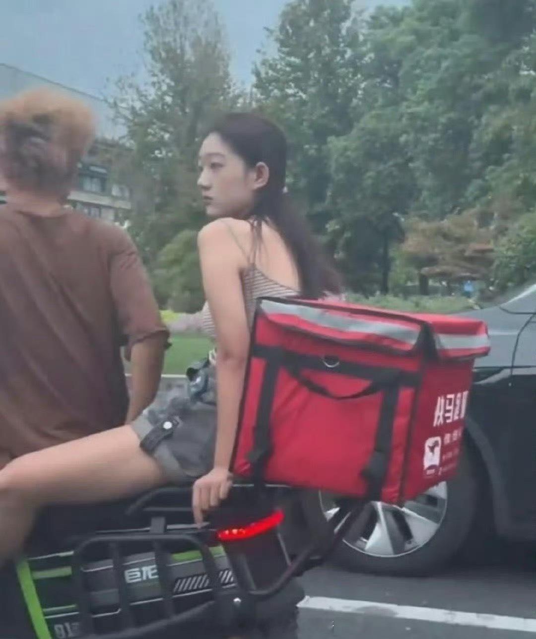 真的想不明白，黄毛到底有什么魅力？？​​​