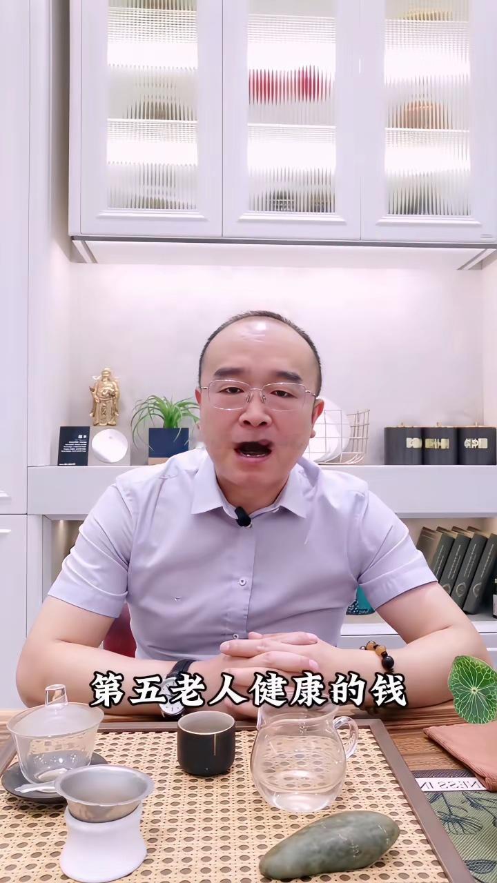我来告诉你什么钱最好挣。·第一，男人好色的钱。·第二，女人爱美的钱。·第三，富人