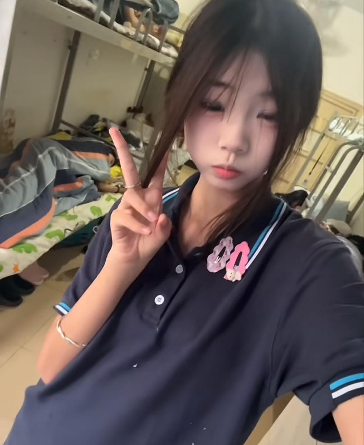 重庆18岁女孩张晨钰去世，胳膊上有大片纹身，知情人透露原因，妈妈留言悲痛悼念前