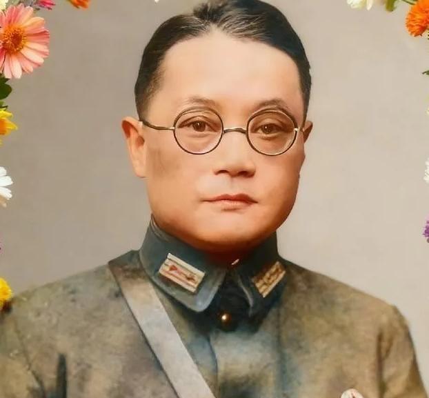 1949年快解放前夕，国民党上将潘文华准备起义，那天晚上他发现自己的七老婆居然是