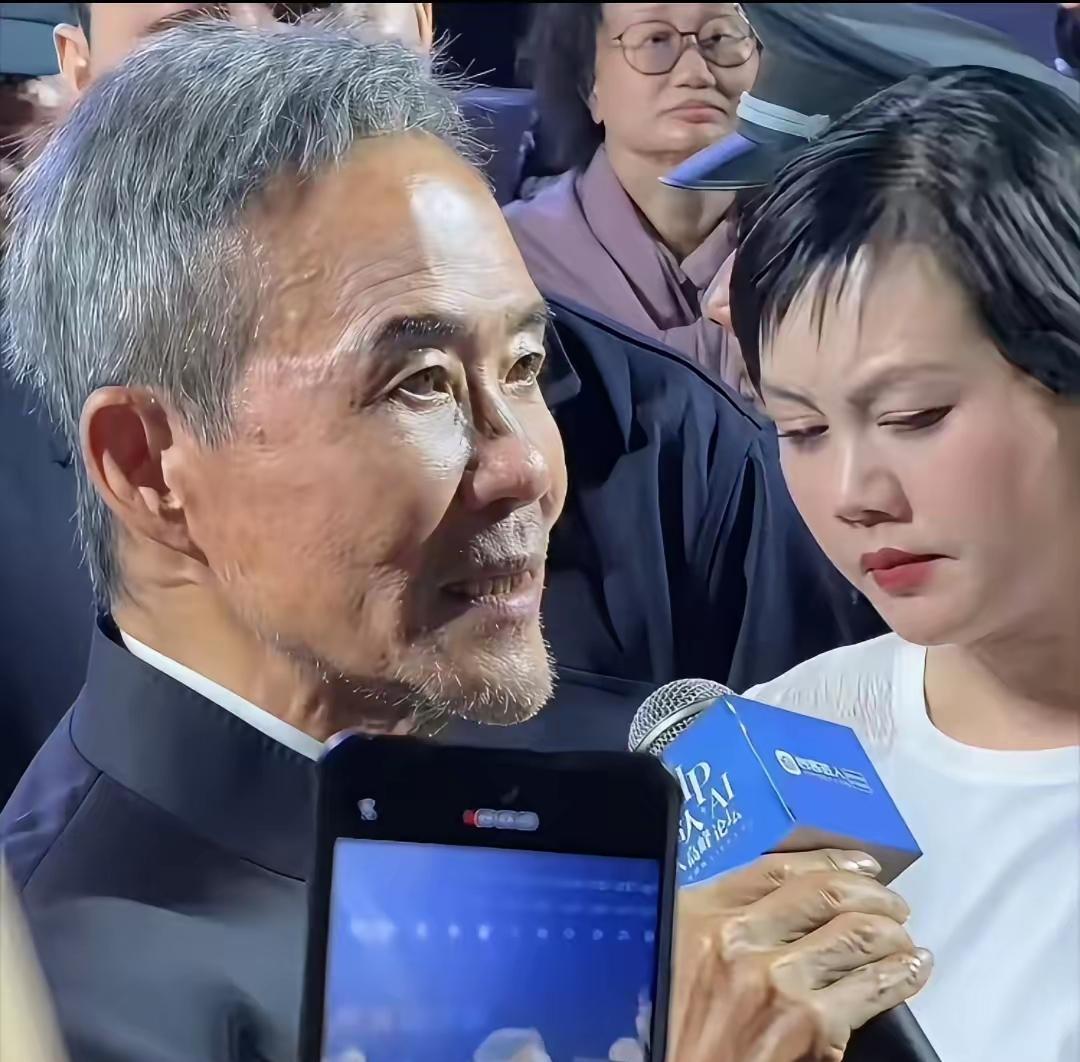 别被王石那副“不修边幅”的胡子骗了。他可能是中国企业家圈里，对发型最执着的男人