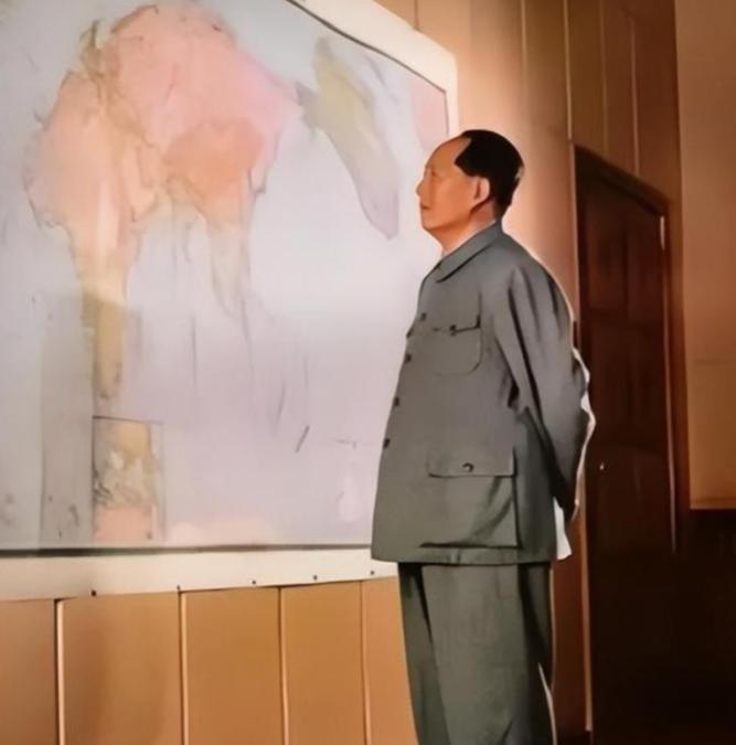 1951年，10万志愿军被美军包饺子，一向淡定自若的彭老总心急如焚连忙向毛主席求
