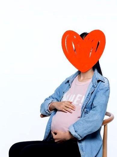 女儿怀孕7个多月了，手脚都开始肿了，看着女儿挺着大肚子每天上班也很辛苦的。最近