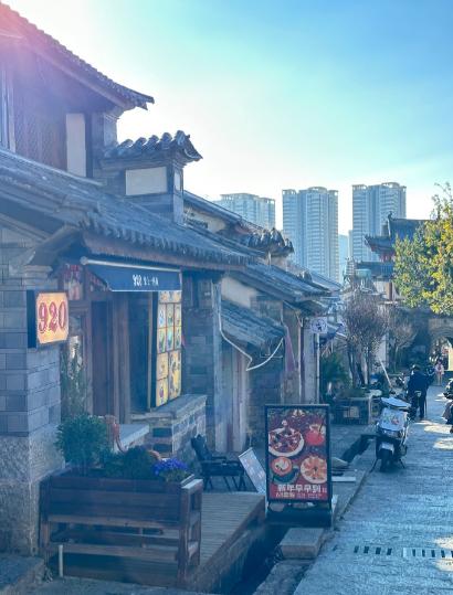 一位退休老警察说：“现在人和人之间，最好的关系就是，相互老死不相往来。