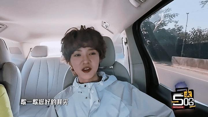 误会鹿晗的社交水平了哈哈哈哈哈鹿晗的社交水平被正片剪辑严重妖魔化了。加更里他和