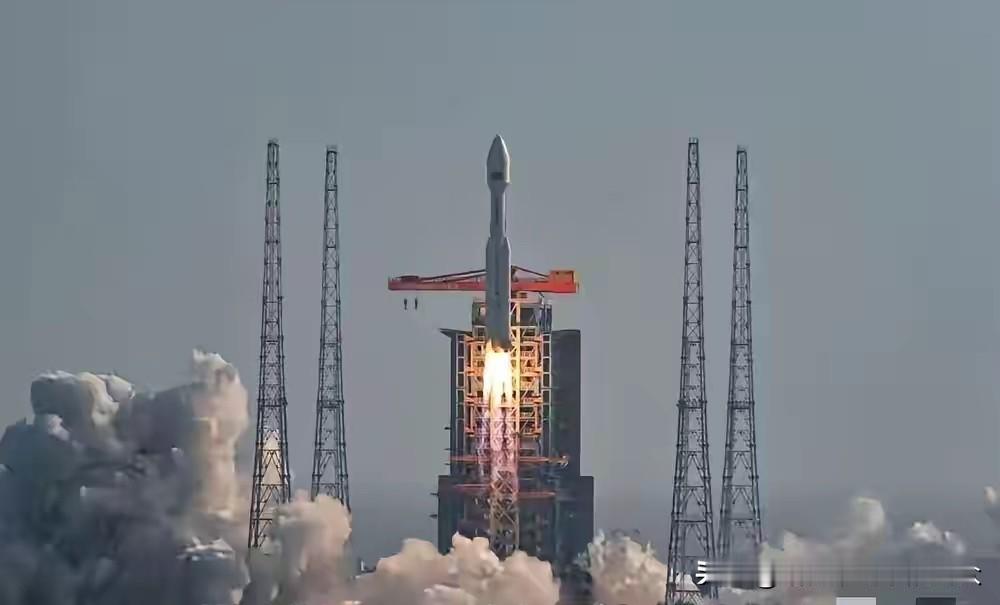 发射成功！厉害了，我的国。​12月6日，我国宣布在海南商业航天发射场用长征八