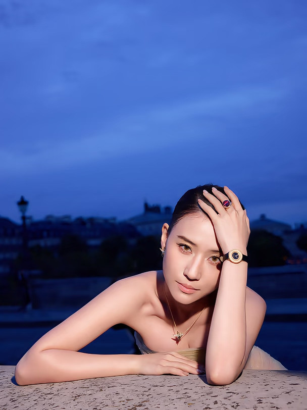 刷到这个图不得不感叹生的真好#何超莲#巴黎