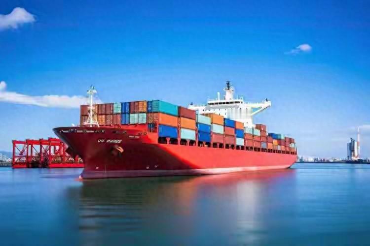 很多人习惯把国家的发展当成一场牌局。可真正有意思的是，有的国家一开始牌烂得不行，