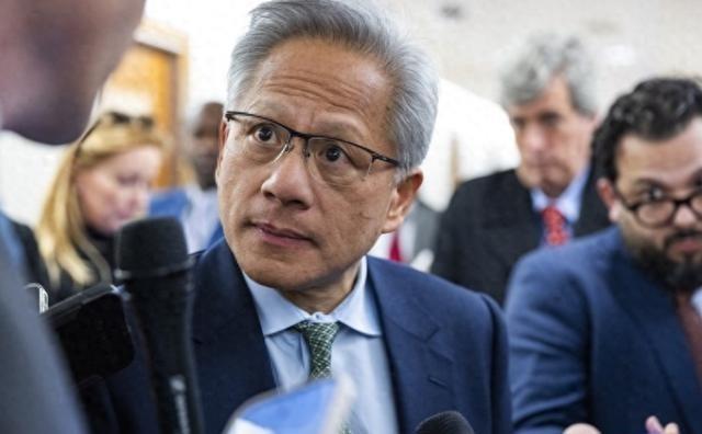 ·中国已经不需要美国的芯片了！12月3日，英伟达CEO黄仁勋戳破了美国不愿承认的