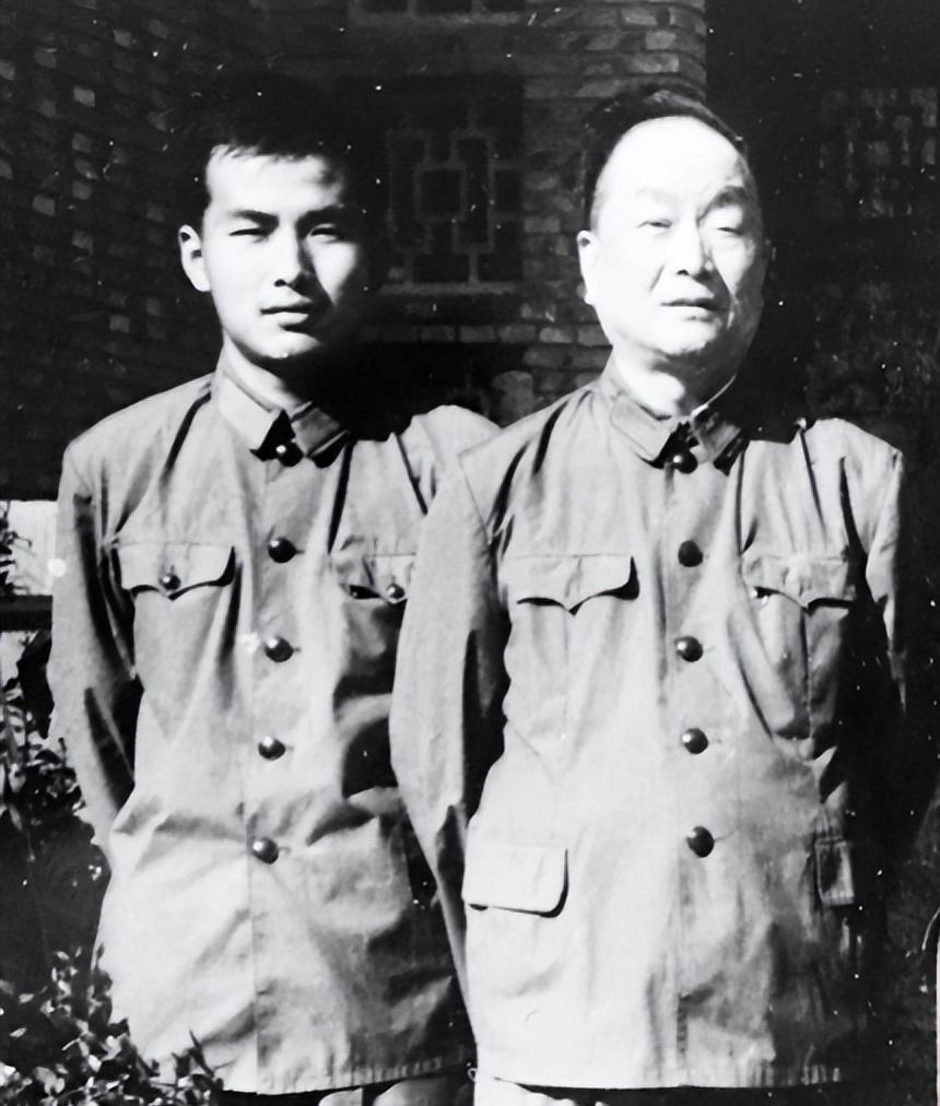 上校成冲霄得知女儿女婿即将奔赴前线，主动提出独自照看孙辈支持他们参军！197