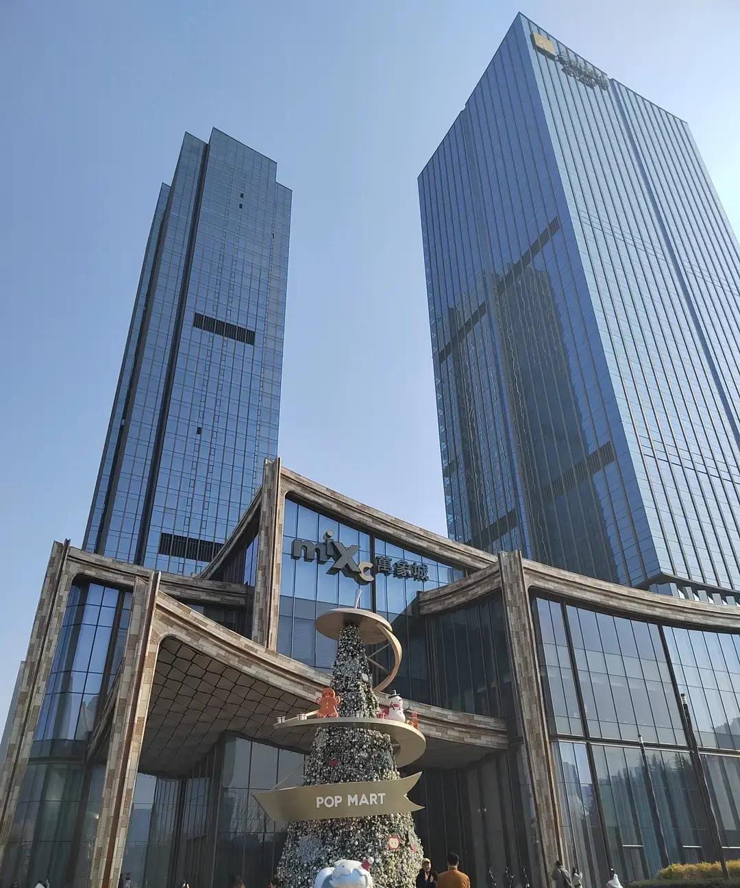 一位妈妈把儿子2025年的相亲流水账发上网，一年见了四个姑娘，全黄。第一个是本