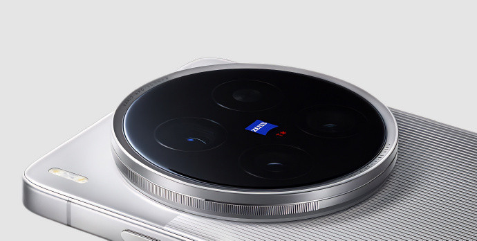 【数据时刻】vivoX300U极窄四等边直屏设计6.82"2K+120HzL