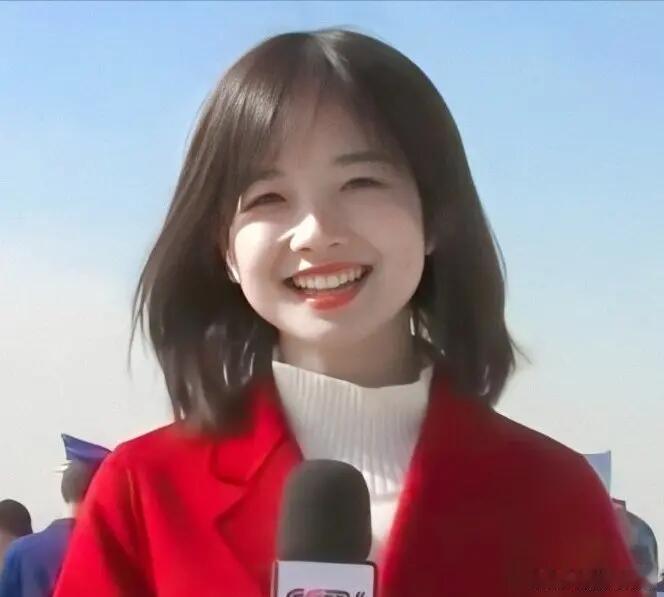 王冰冰带着明媚的笑容回来了王冰冰的笑容真的是治愈利器，再次看到她的相关画面格外