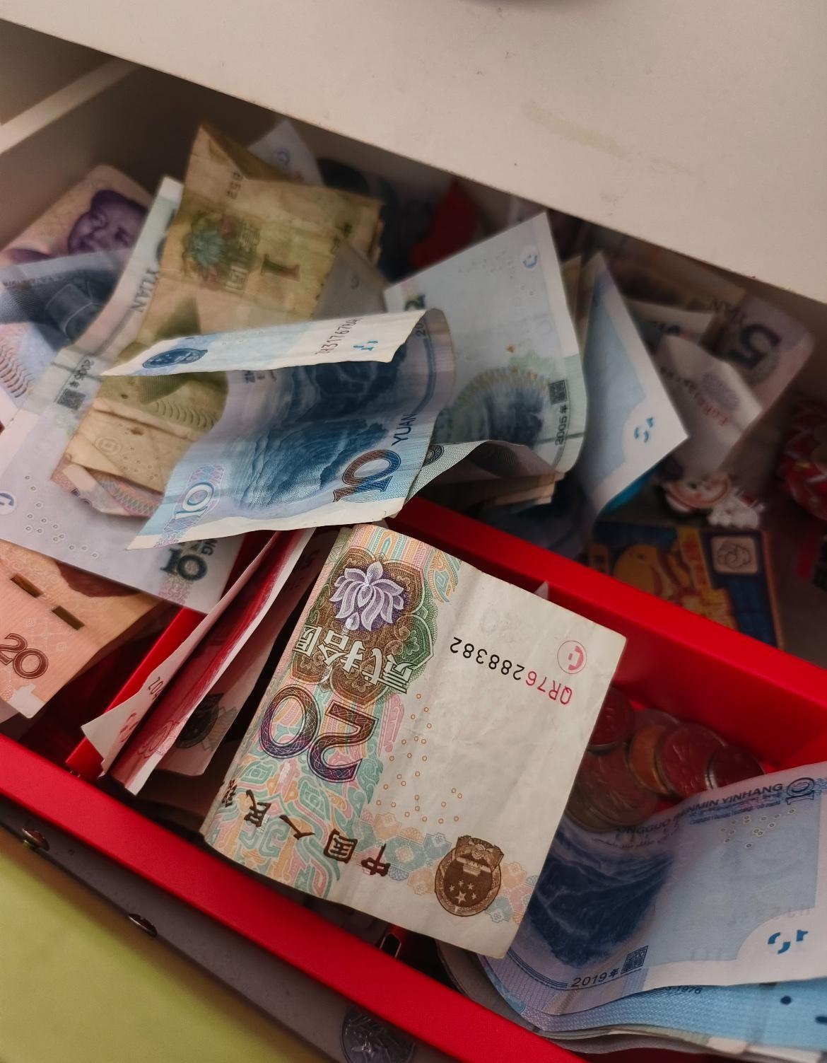 起，强烈建议大家都使用现金。可真正需要警惕的，不是手机支付本身，而是“免密”