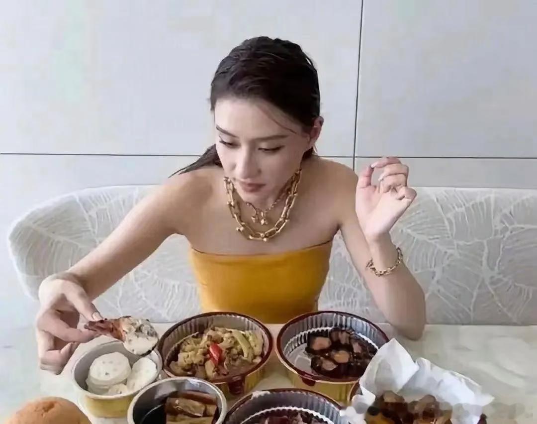 富二代何超莲的下午茶，贫穷限制了想象