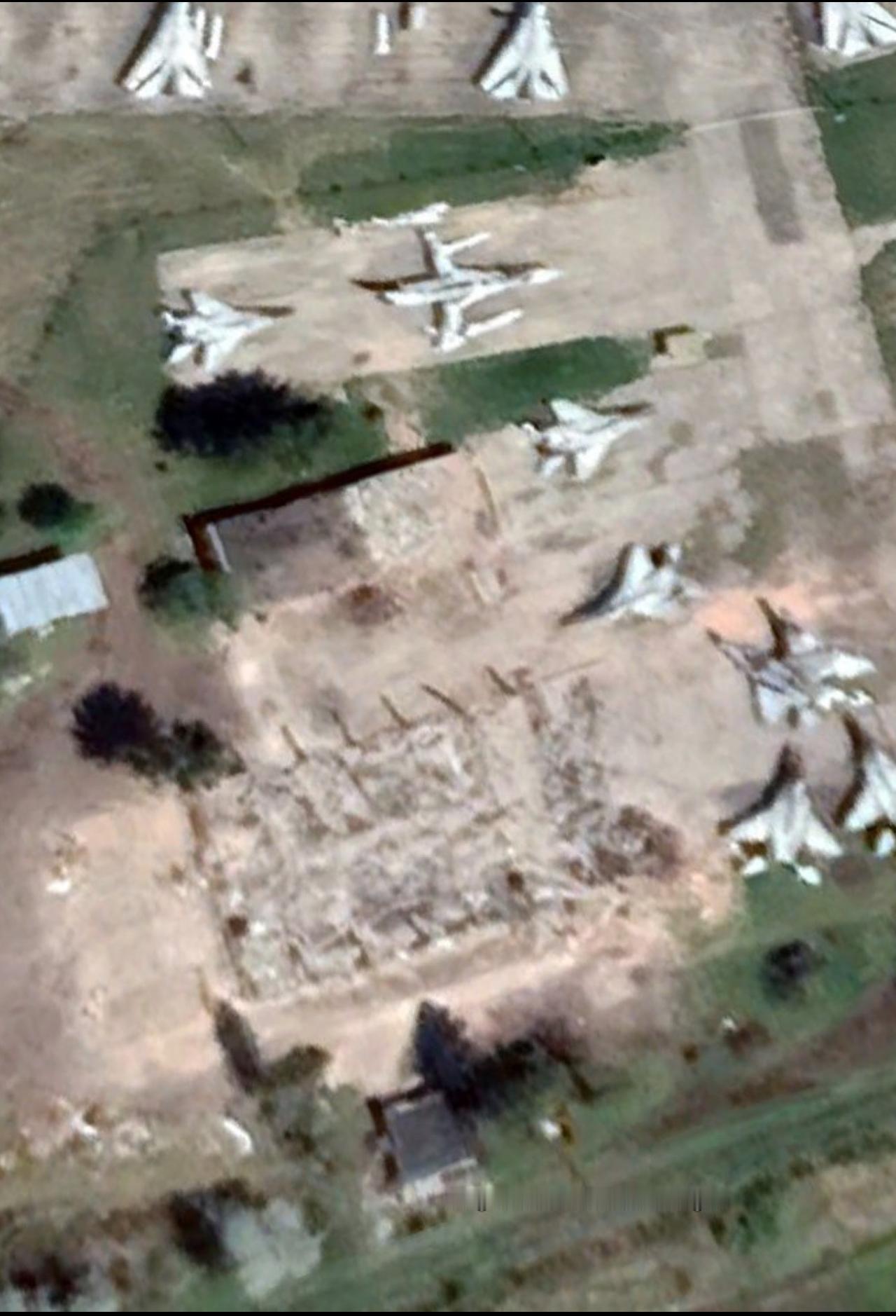 F-16被彻底压制，出动几率骤降：匕首高超打穿基地防空。2023年，俄军导弹