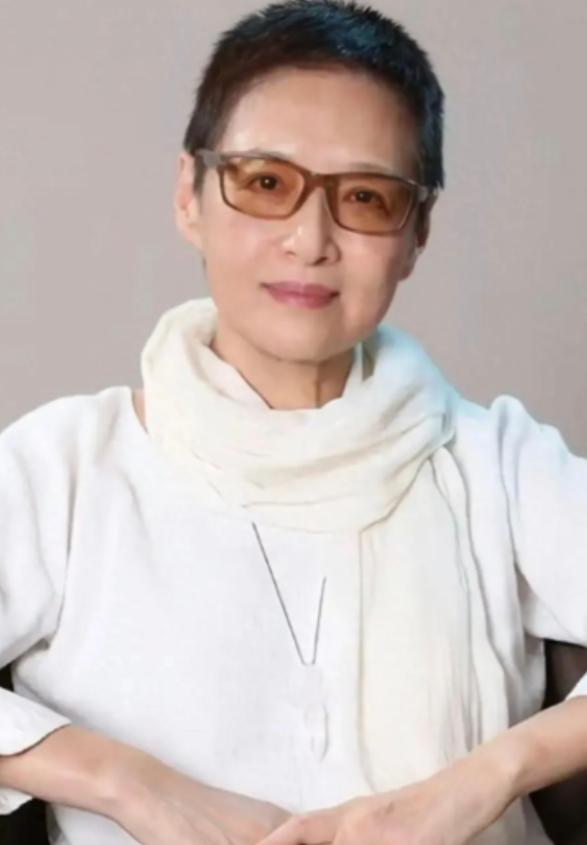 胡因梦被前夫李敖足足骂了三十年，她却选择了整整三十年的沉默，直到李敖病危之际提出
